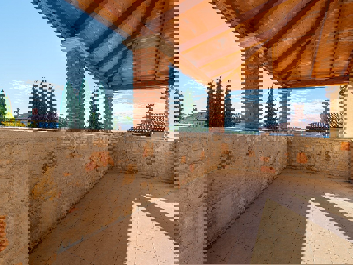 Nelle vicinanze di Parenzo - 1.000 m dal mare, villa mediterranea con piscina!