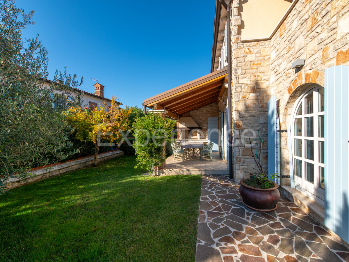 Nelle vicinanze di Parenzo - 1.000 m dal mare, villa mediterranea con piscina!