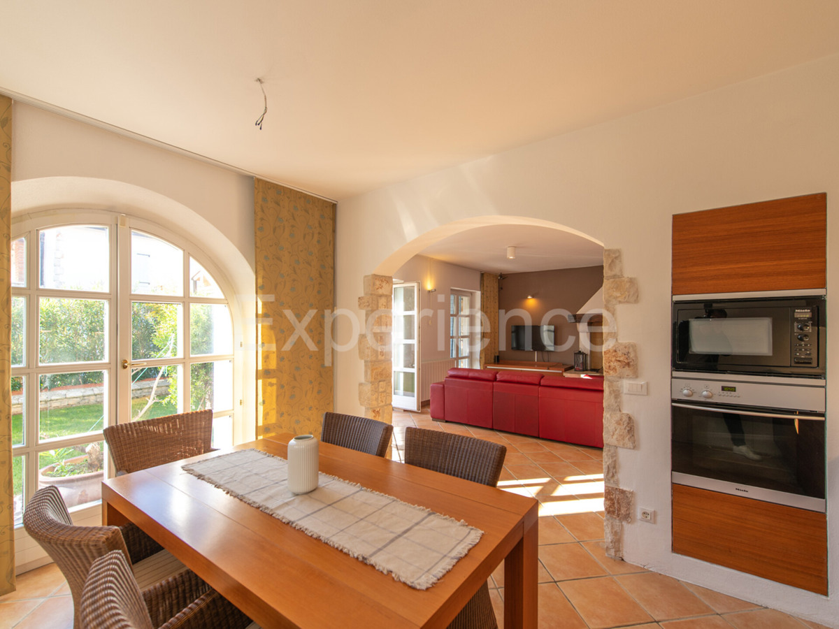 Nelle vicinanze di Parenzo - 1.000 m dal mare, villa mediterranea con piscina!