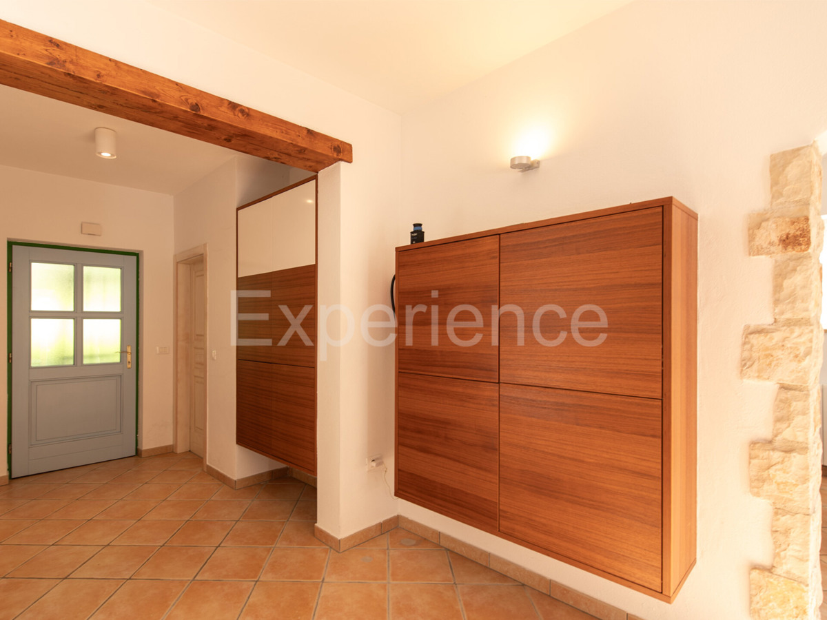 Nelle vicinanze di Parenzo - 1.000 m dal mare, villa mediterranea con piscina!