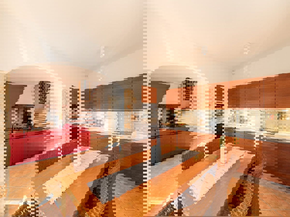 Nelle vicinanze di Parenzo - 1.000 m dal mare, villa mediterranea con piscina!