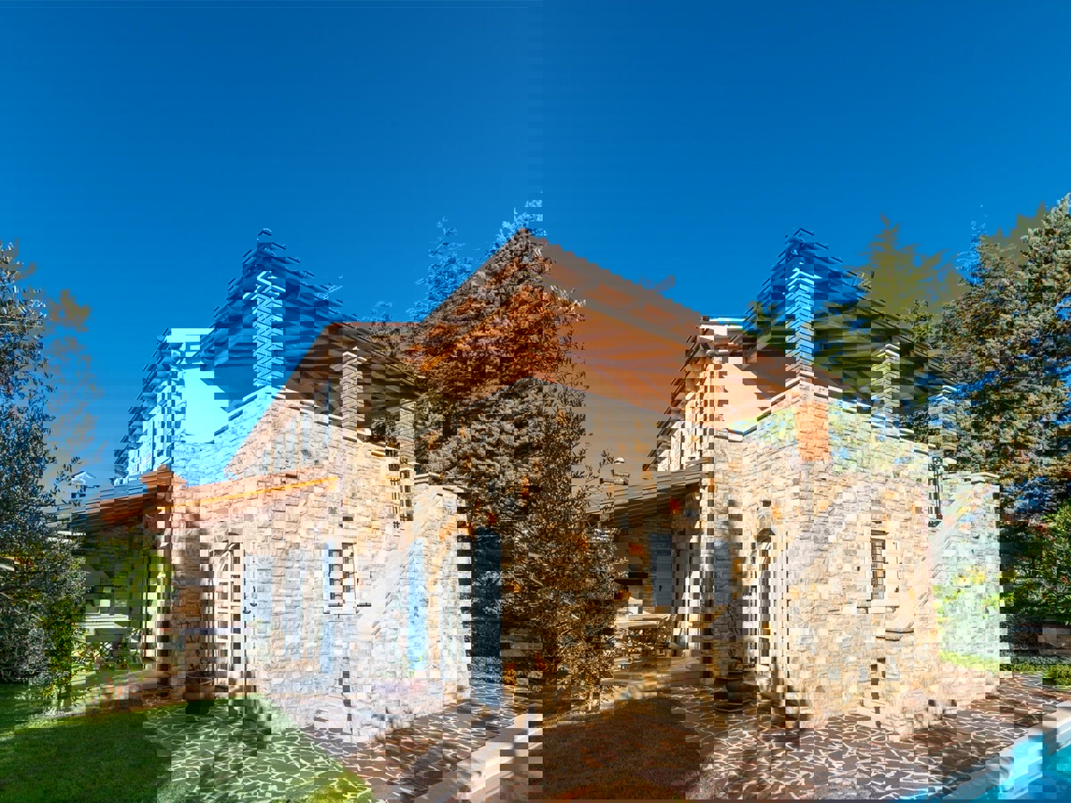 Nelle vicinanze di Parenzo - 1.000 m dal mare, villa mediterranea con piscina!