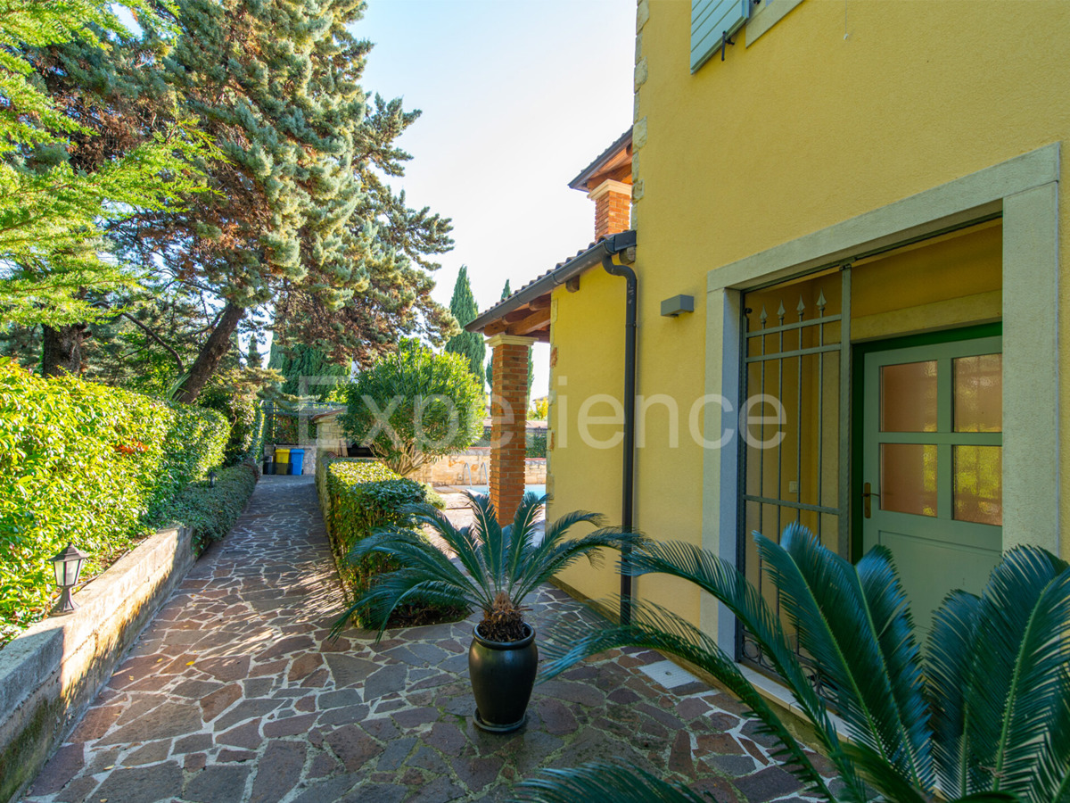 Nelle vicinanze di Parenzo - 1.000 m dal mare, villa mediterranea con piscina!