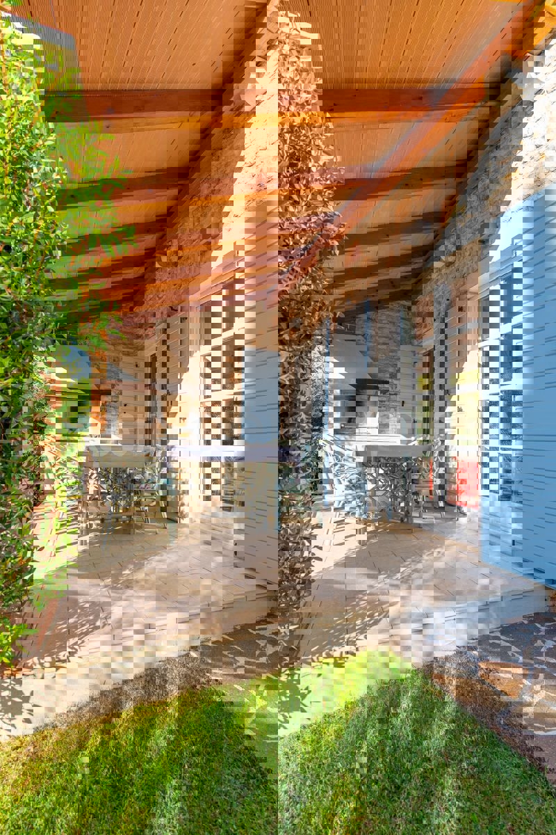 Nelle vicinanze di Parenzo - 1.000 m dal mare, villa mediterranea con piscina!