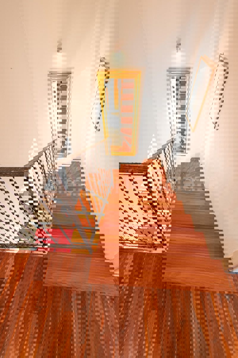 Nelle vicinanze di Parenzo - 1.000 m dal mare, villa mediterranea con piscina!