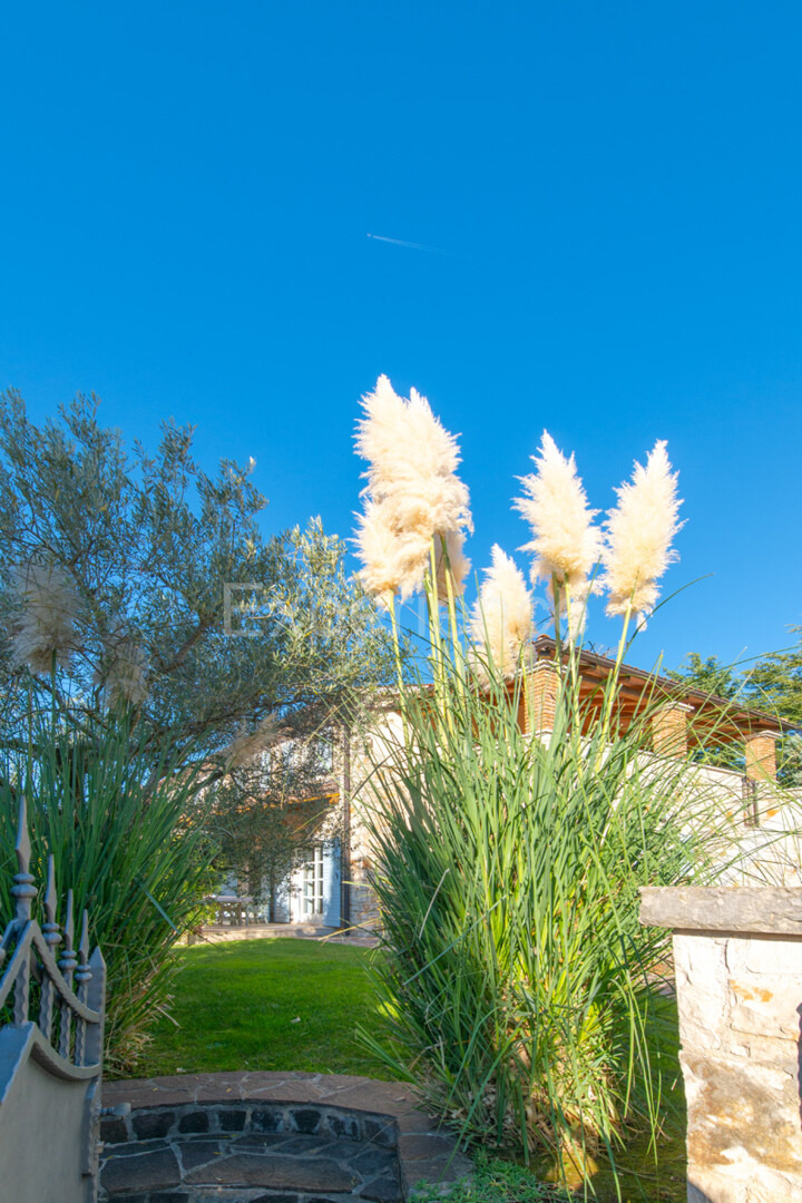 Nelle vicinanze di Parenzo - 1.000 m dal mare, villa mediterranea con piscina!