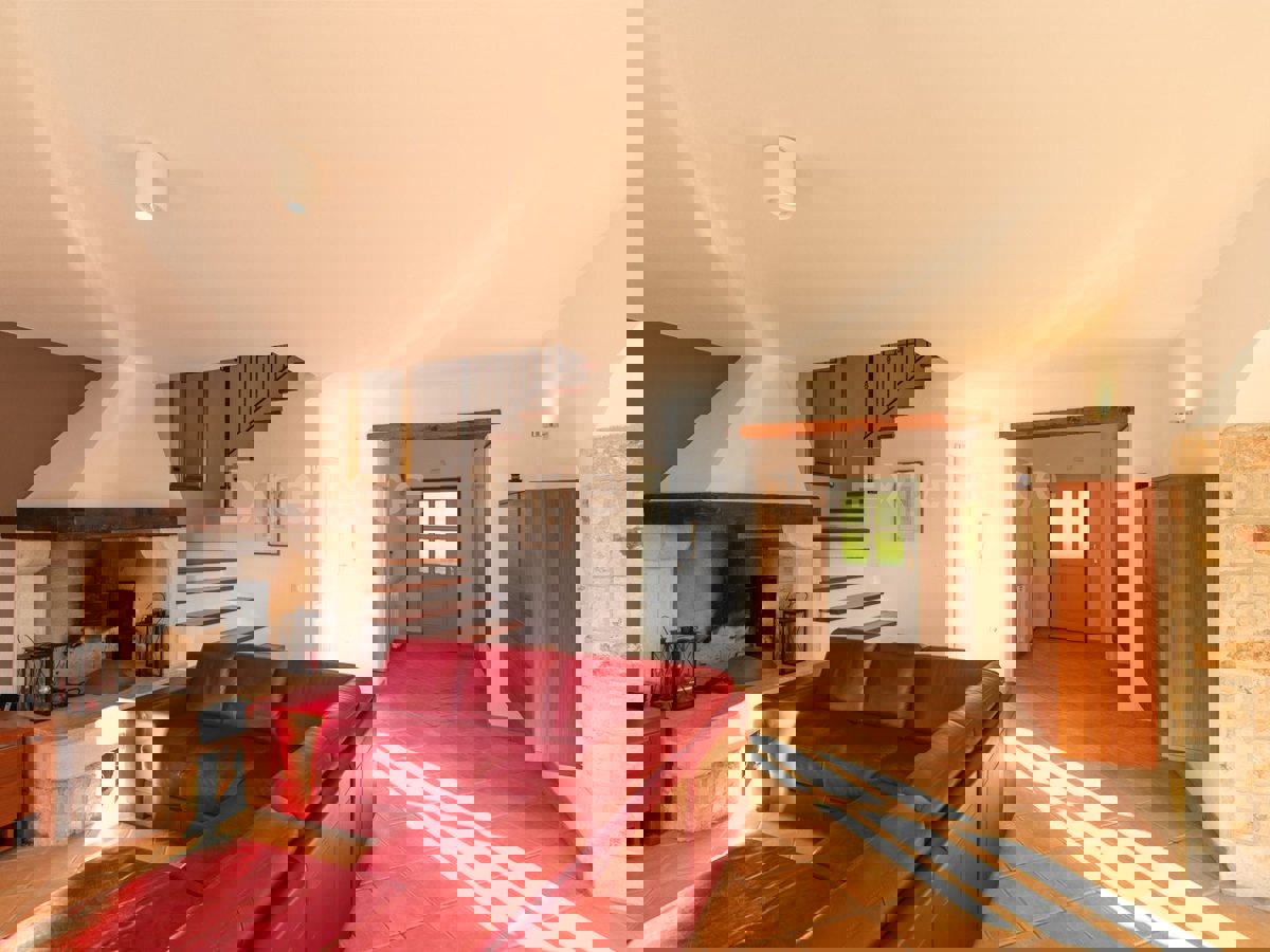 Nelle vicinanze di Parenzo - 1.000 m dal mare, villa mediterranea con piscina!