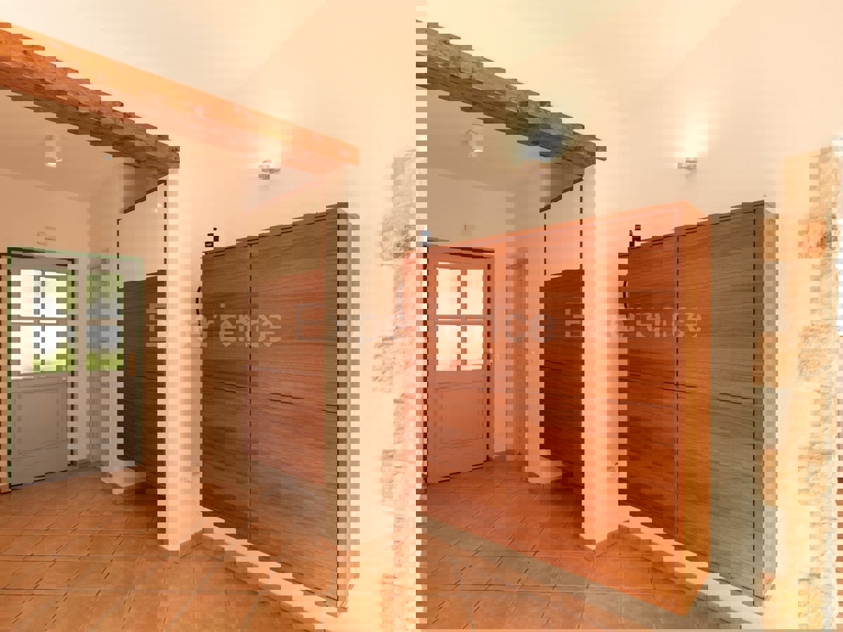 Nelle vicinanze di Parenzo - 1.000 m dal mare, villa mediterranea con piscina!