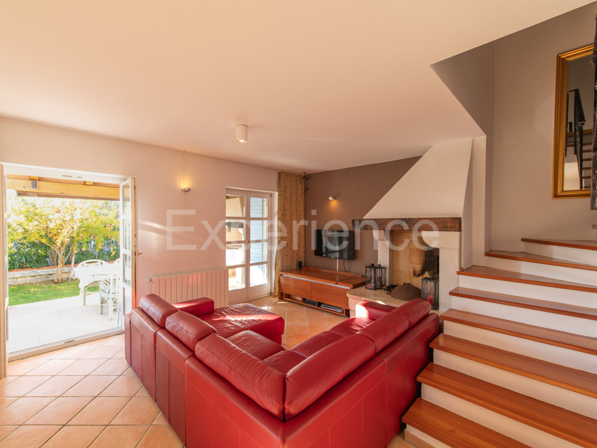 Nelle vicinanze di Parenzo - 1.000 m dal mare, villa mediterranea con piscina!