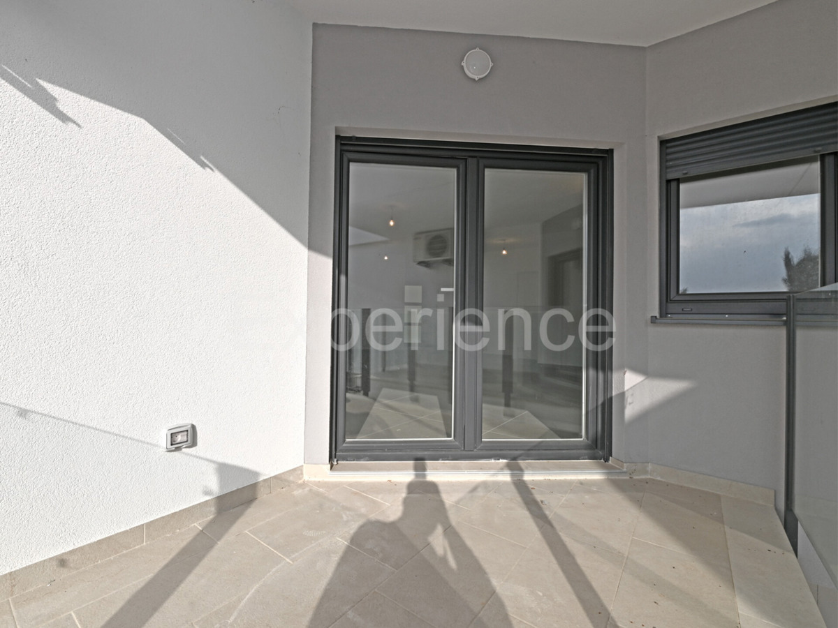 Savudrija - a circa 500 m dalla spiaggia, appartamento con garage, 1. piano