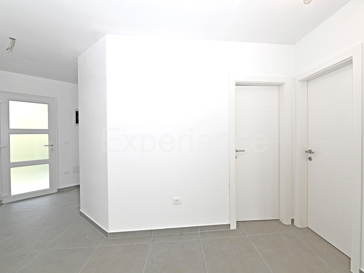 Savudrija - a circa 500 m dalla spiaggia, appartamento con garage, 1. piano