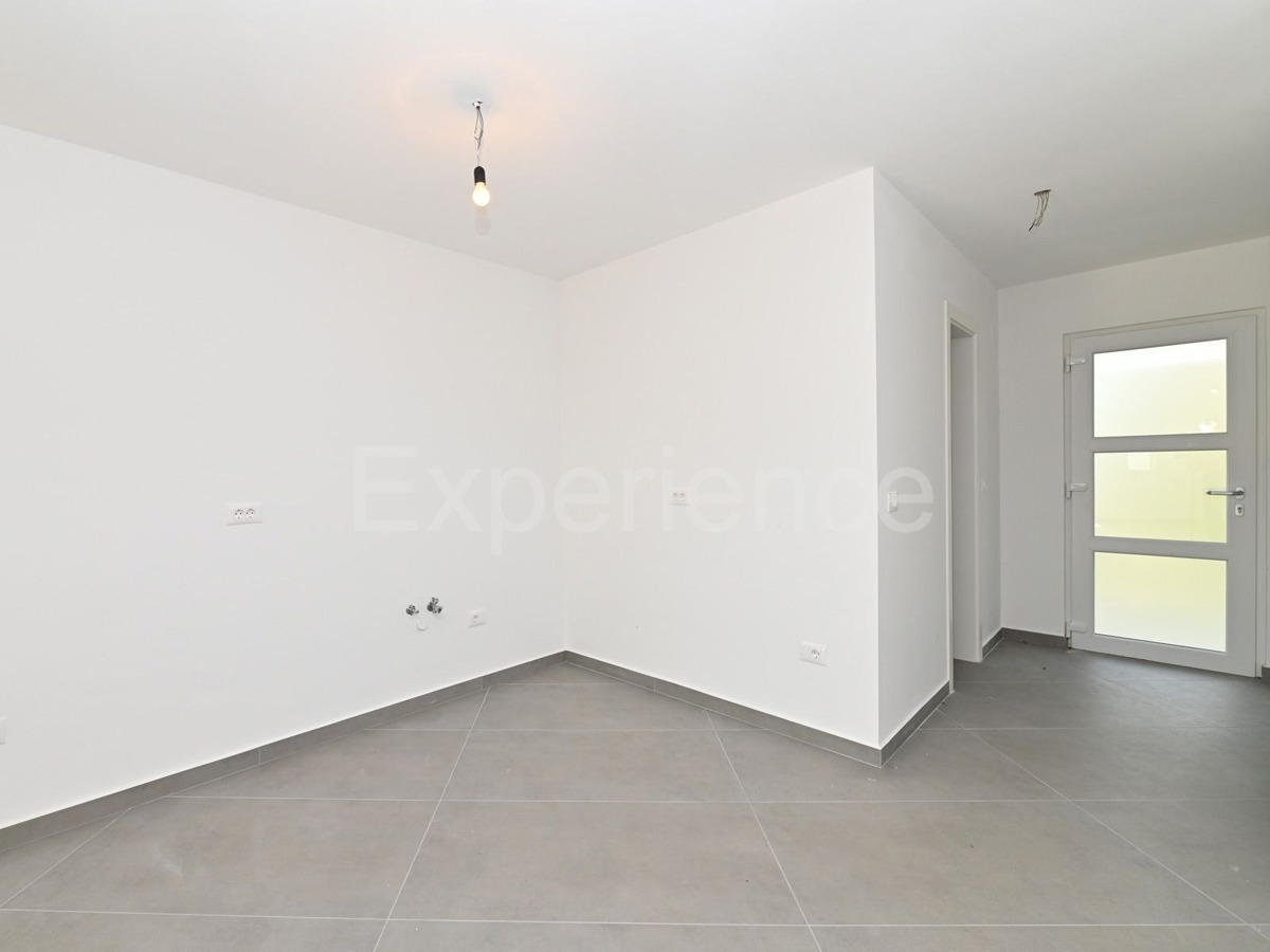 Savudrija - a circa 500 m dalla spiaggia, appartamento con garage, 1. piano