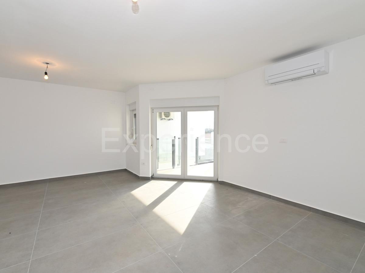 Savudrija - a circa 500 m dalla spiaggia, appartamento con garage, 1. piano