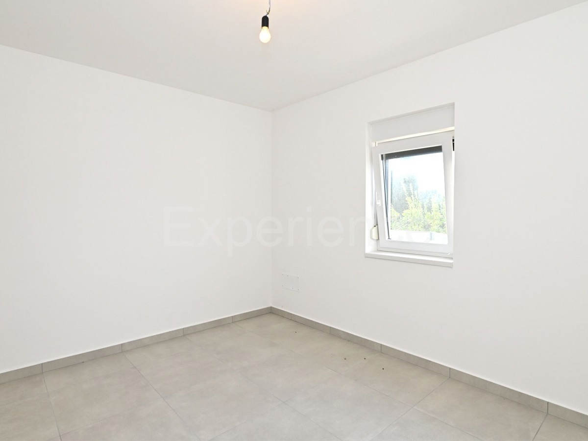 Savudrija - a circa 500 m dalla spiaggia, appartamento con garage, 1. piano