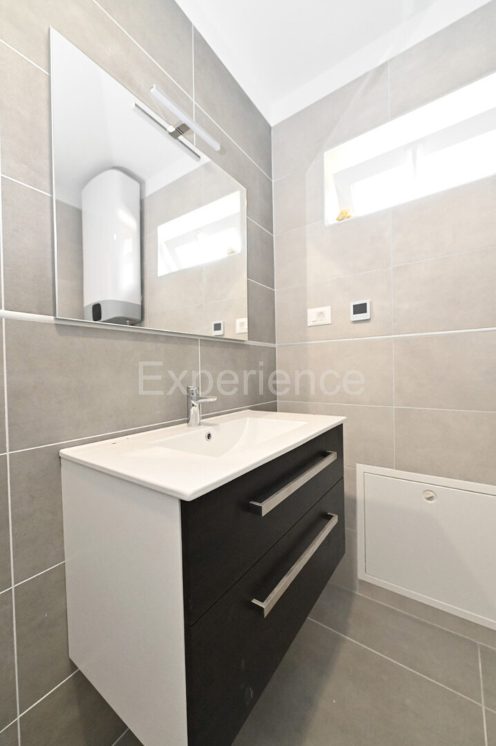 Savudrija - a circa 500 m dalla spiaggia, appartamento con garage, 1. piano