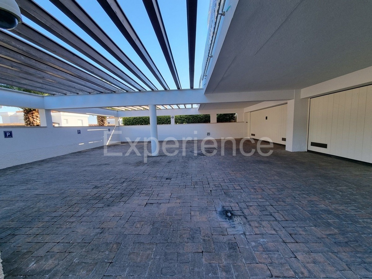 POSIZIONE ESCLUSIVA! Crveni Vrh - appartamento con spaziosa terrazza, a 130 metri dal mare!