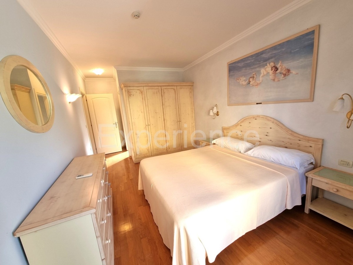 POSIZIONE ESCLUSIVA! Crveni Vrh - appartamento con spaziosa terrazza, a 130 metri dal mare!