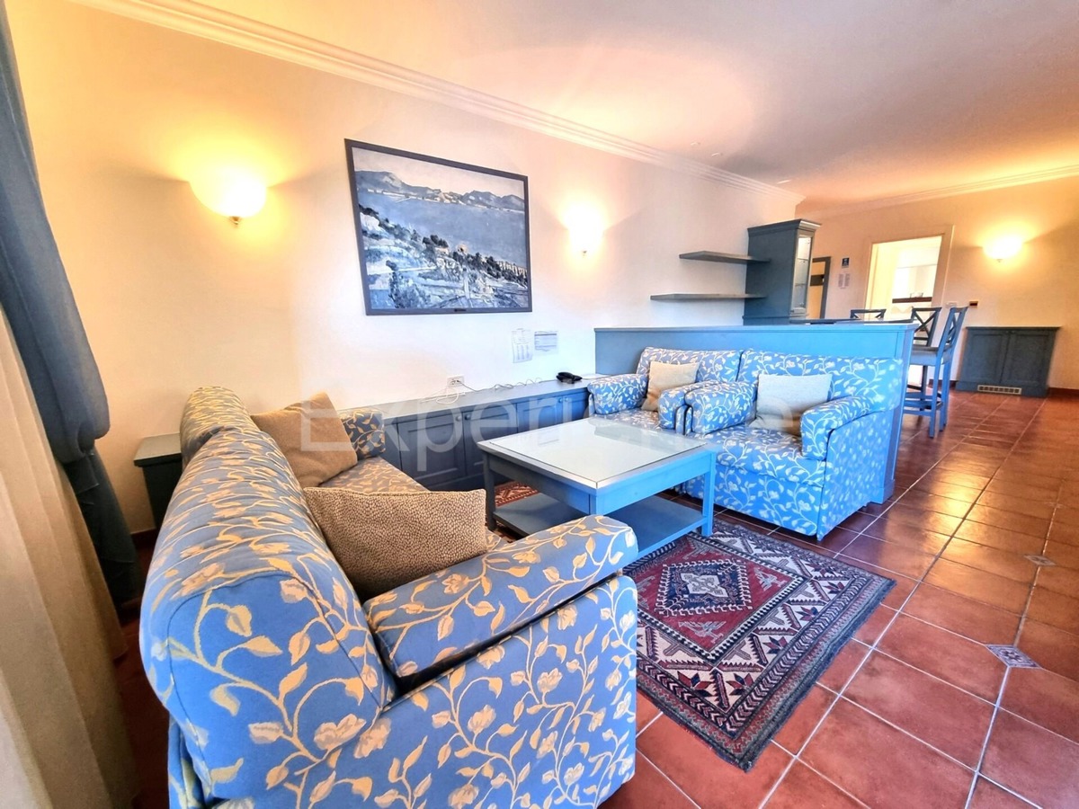 POSIZIONE ESCLUSIVA! Crveni Vrh - appartamento con spaziosa terrazza, a 130 metri dal mare!