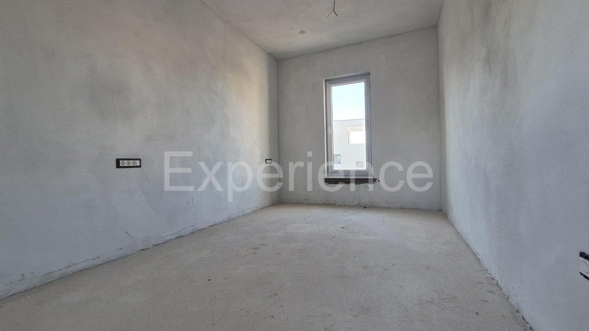 Parenzo - ca. 1 km dal mare, appartamento con 3 CAMERE DA LETTO + GIARDINO 115 m²