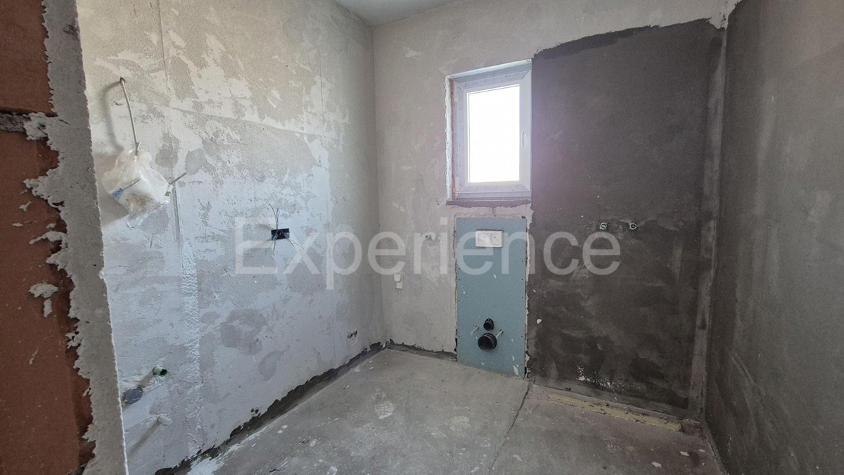 Parenzo - ca. 1 km dal mare, appartamento con 3 CAMERE DA LETTO + GIARDINO 115 m²