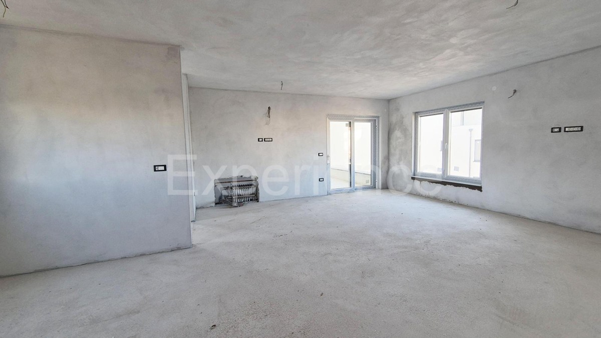 Parenzo - ca. 1 km dal mare, appartamento con 3 CAMERE DA LETTO + GIARDINO 115 m²