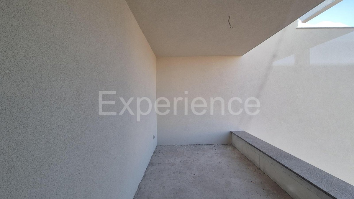 Parenzo - ca. 1 km dal mare, appartamento con 3 CAMERE DA LETTO + GIARDINO 115 m²