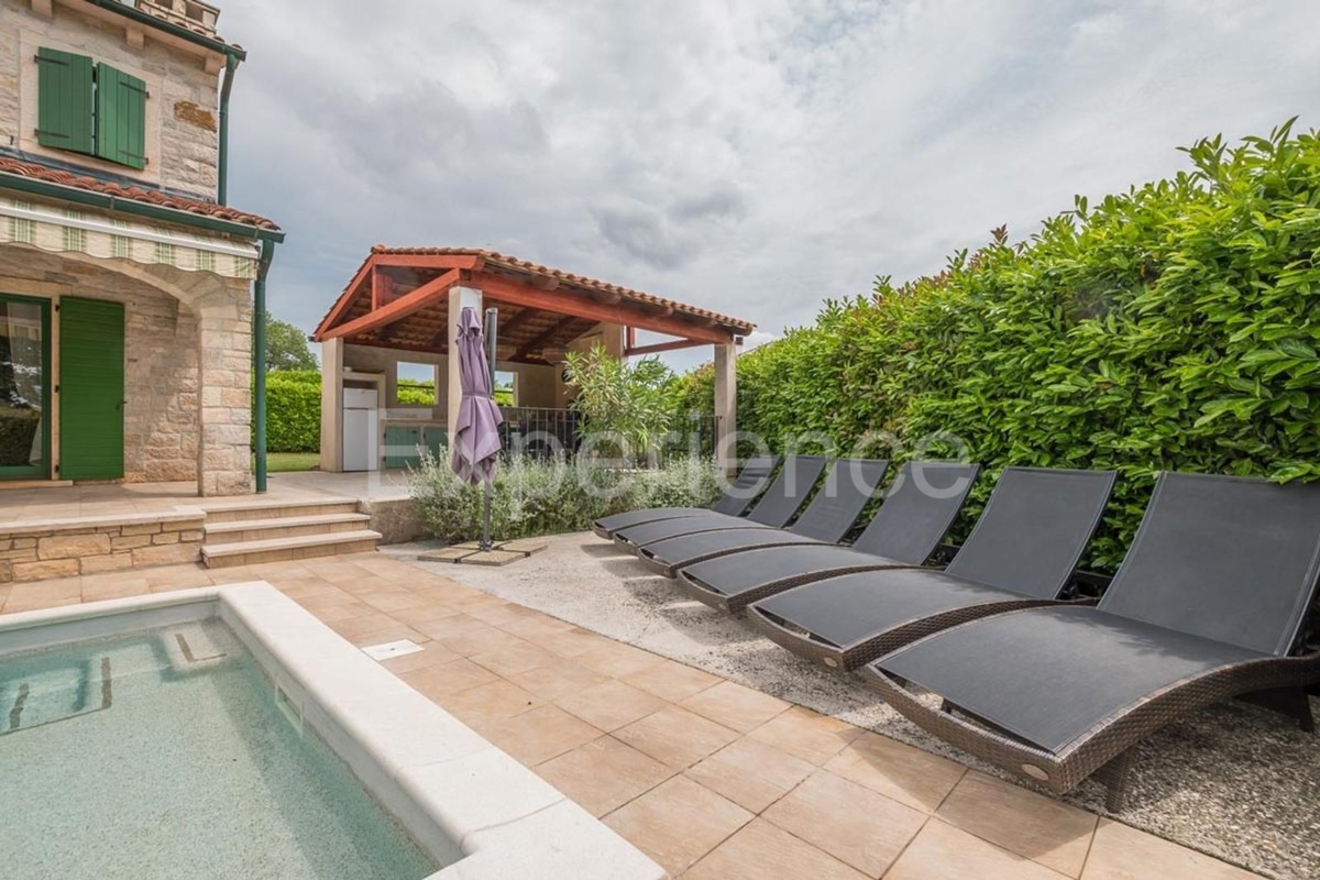 Istria, vicino a Parenzo - affascinante villa con piscina
