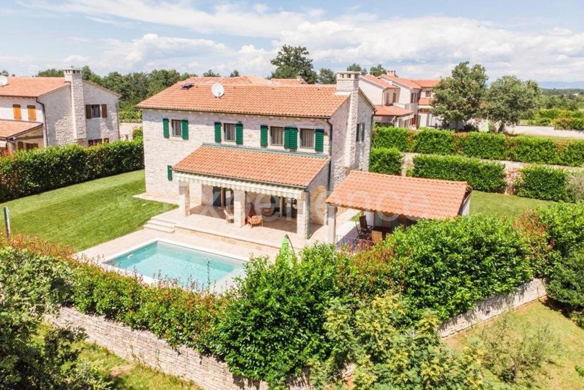 Istria, vicino a Parenzo - affascinante villa con piscina