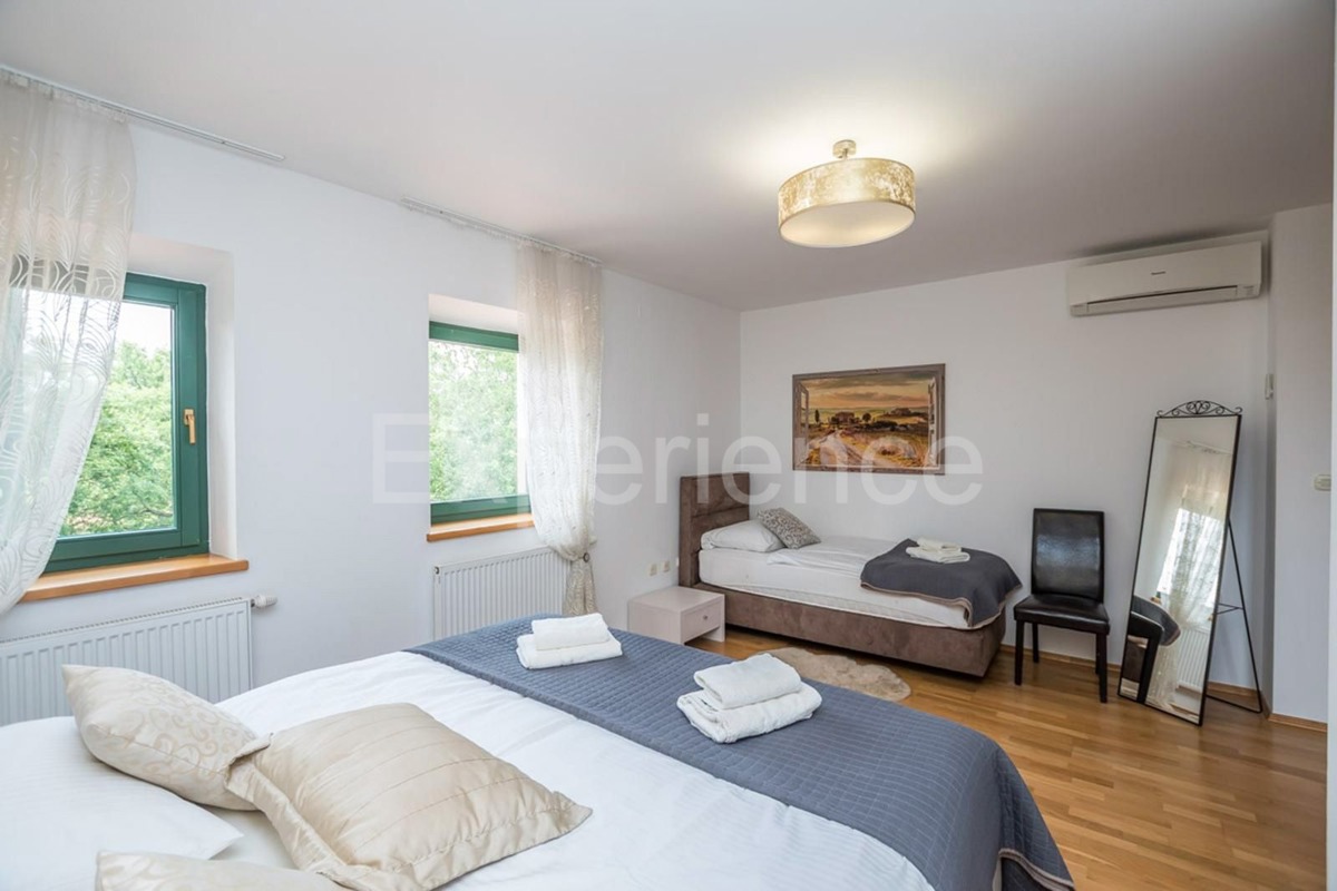 Istria, vicino a Parenzo - affascinante villa con piscina