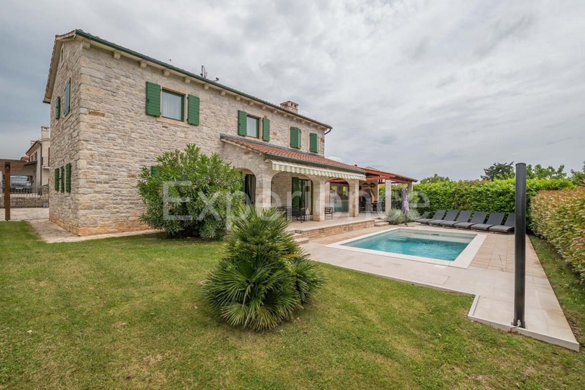Istria, vicino a Parenzo - affascinante villa con piscina