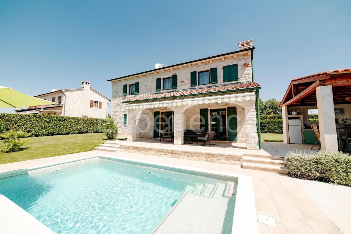 Istria, vicino a Parenzo - affascinante villa con piscina