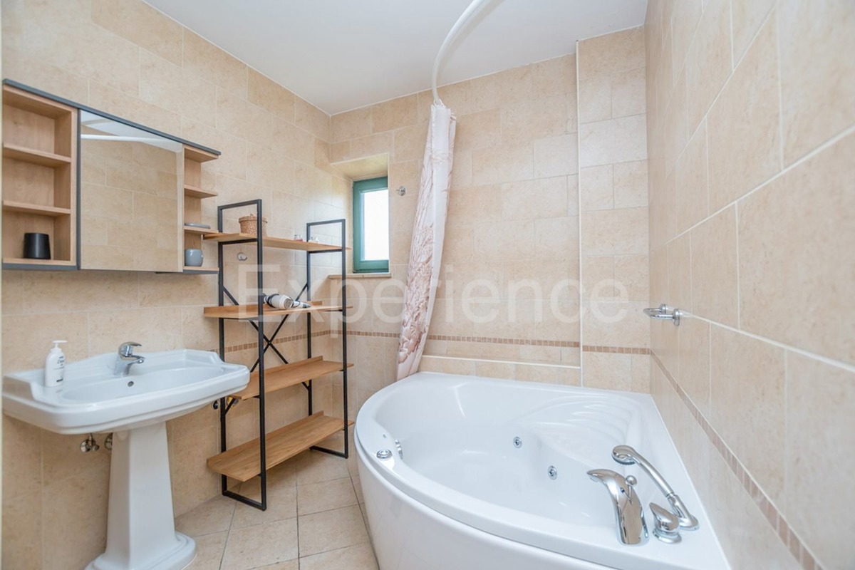 Istria, vicino a Parenzo - affascinante villa con piscina