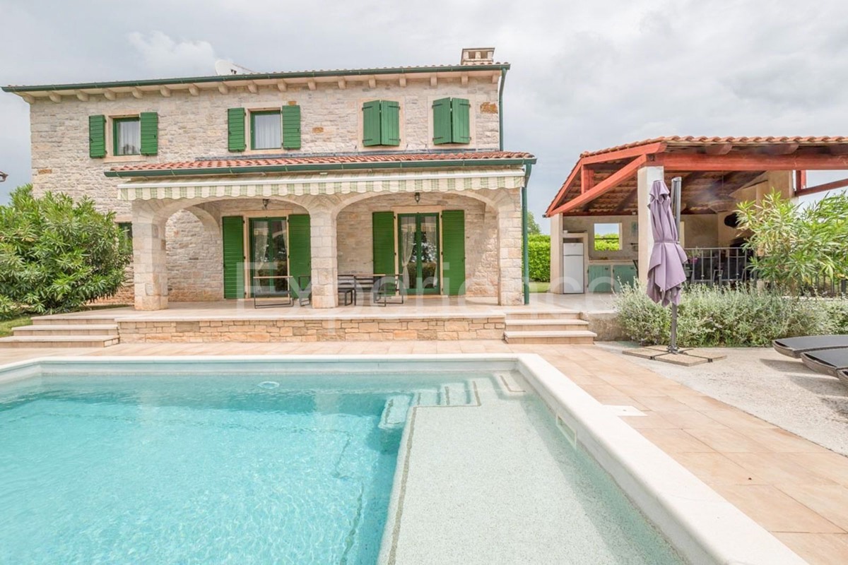 Istria, vicino a Parenzo - affascinante villa con piscina