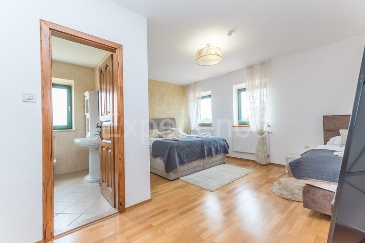 Istria, vicino a Parenzo - affascinante villa con piscina