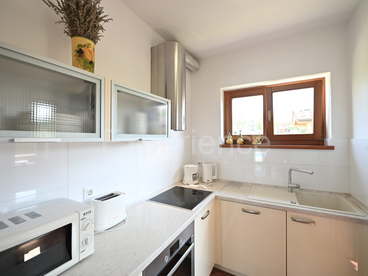 Villa con piscina - un connubio di stile e comfort vicino a Parenzo