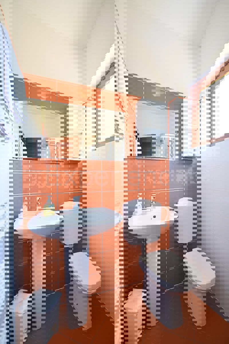 Villa con piscina - un connubio di stile e comfort vicino a Parenzo