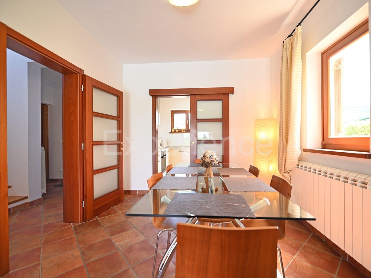 Villa con piscina - un connubio di stile e comfort vicino a Parenzo