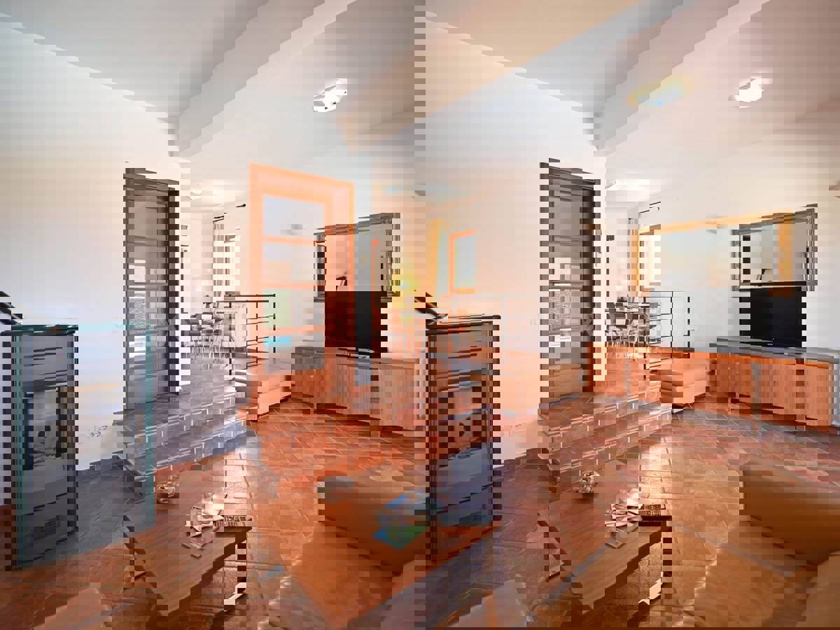 Villa con piscina - un connubio di stile e comfort vicino a Parenzo