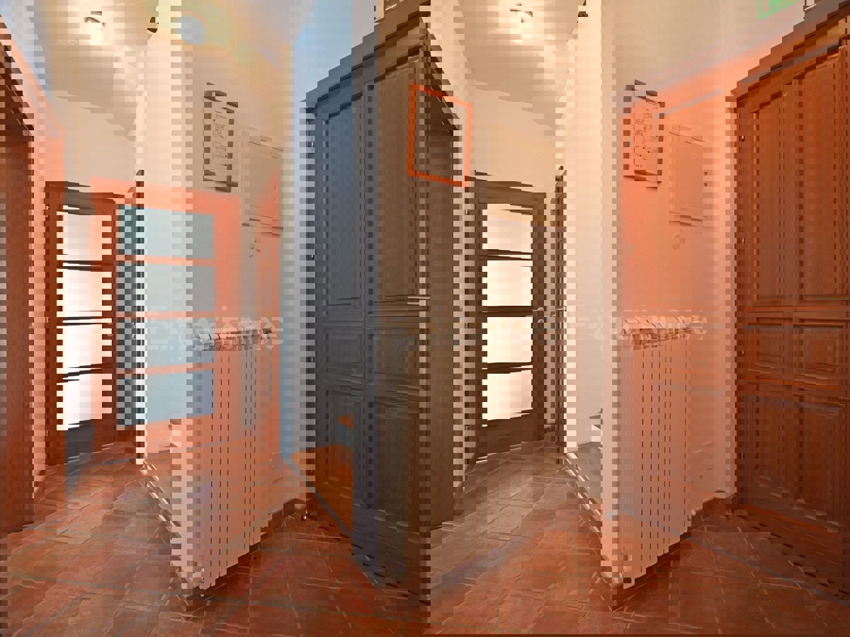 Villa con piscina - un connubio di stile e comfort vicino a Parenzo