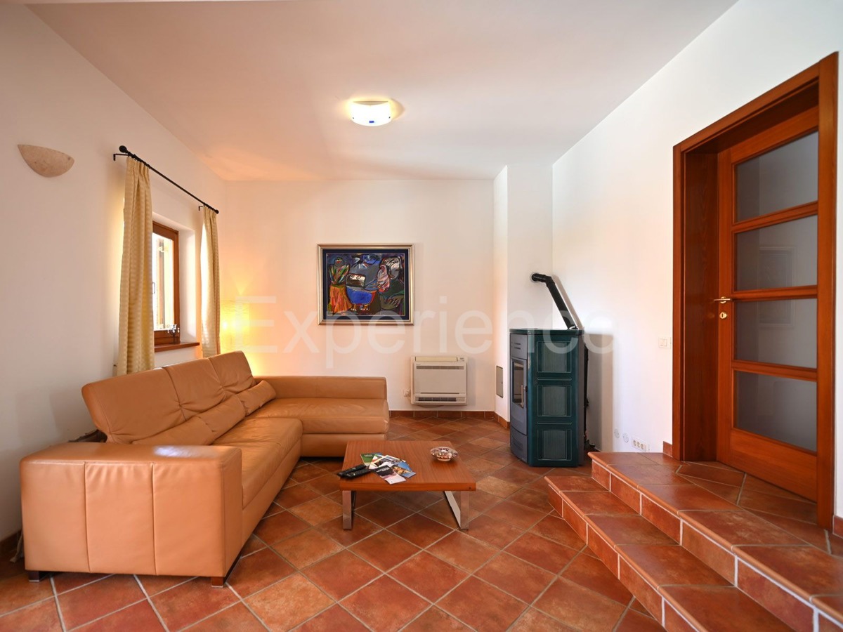 Villa con piscina - un connubio di stile e comfort vicino a Parenzo