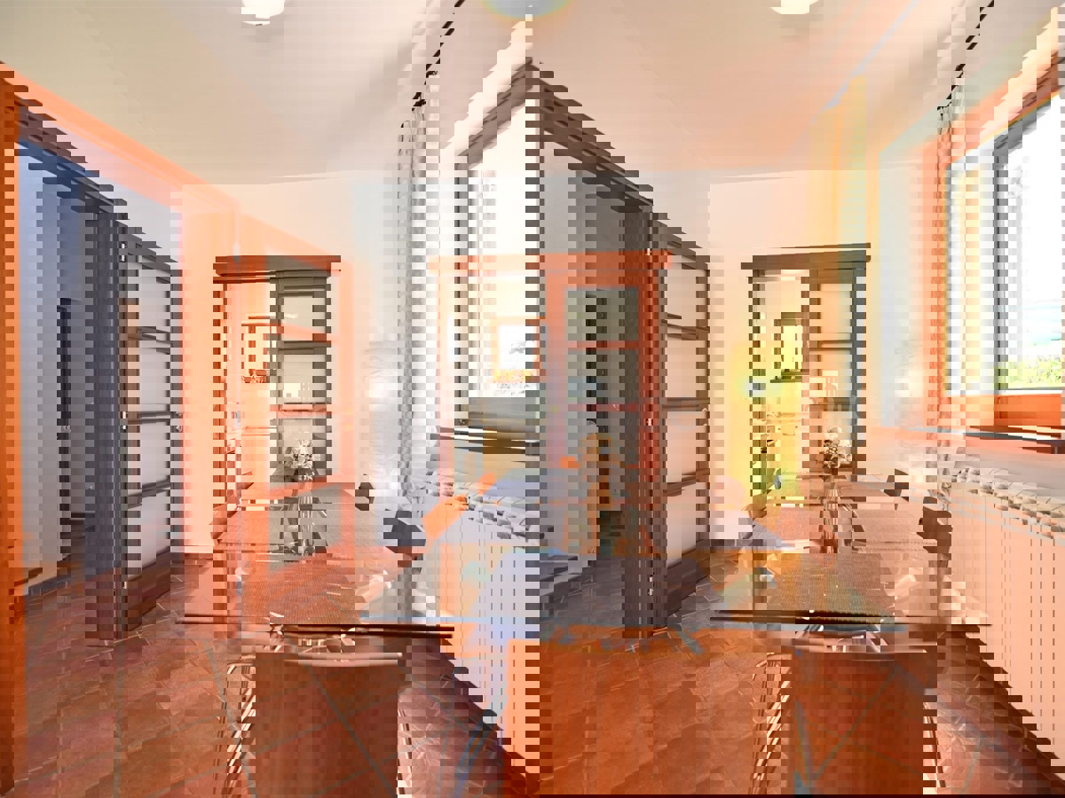 Villa con piscina - un connubio di stile e comfort vicino a Parenzo