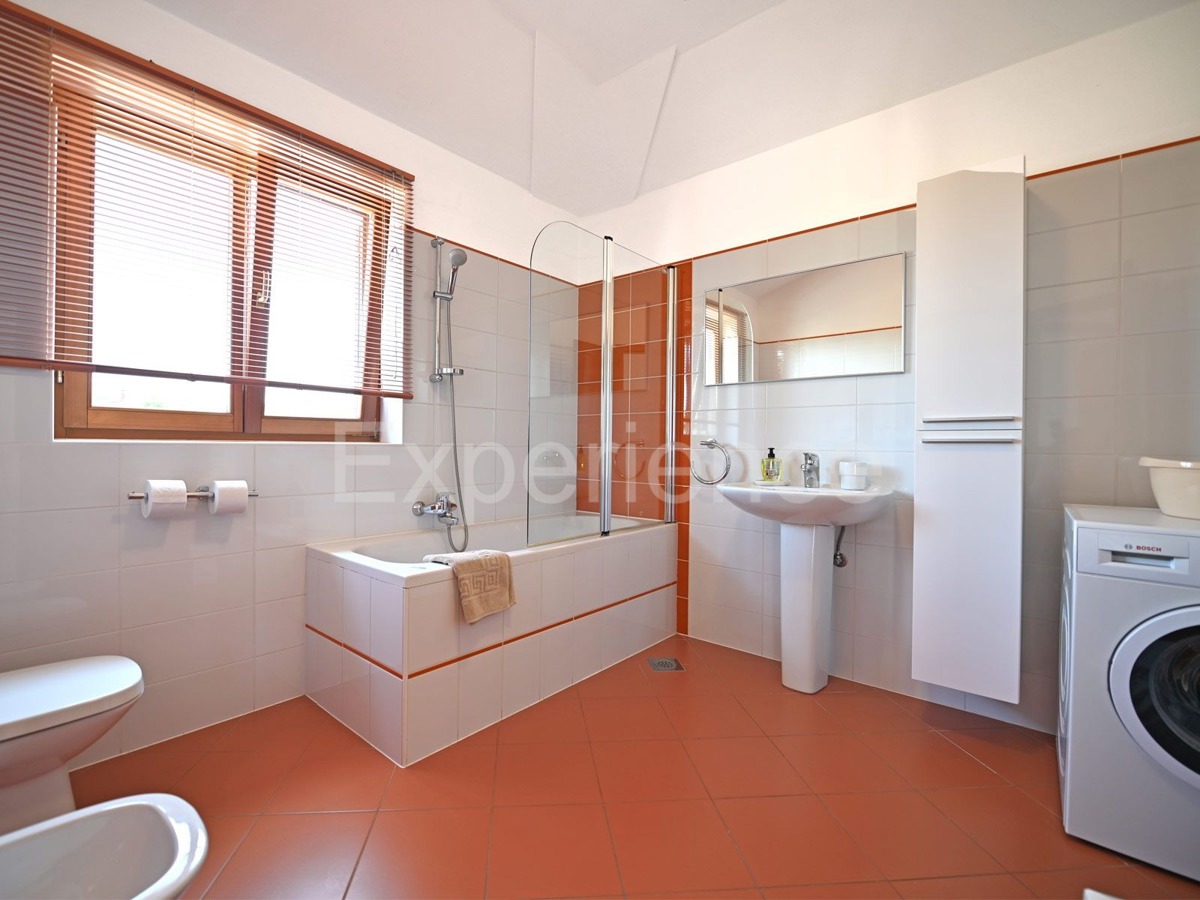 Villa con piscina - un connubio di stile e comfort vicino a Parenzo