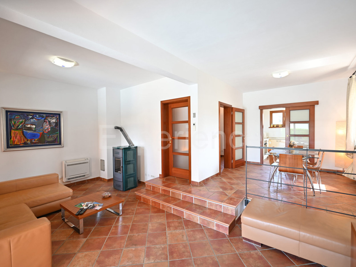 Villa con piscina - un connubio di stile e comfort vicino a Parenzo