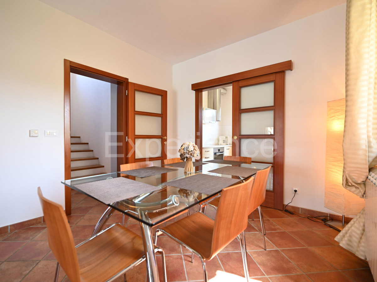 Villa con piscina - un connubio di stile e comfort vicino a Parenzo