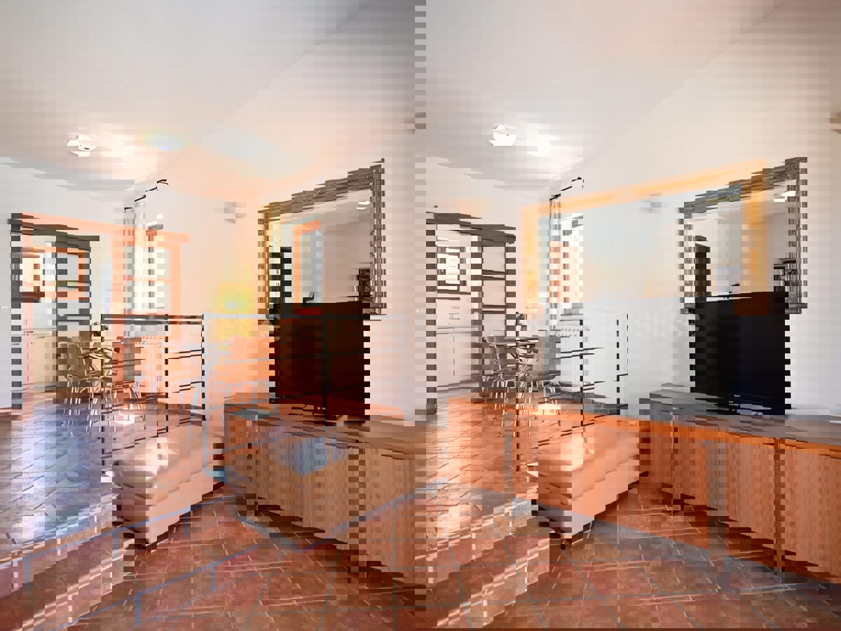 Villa con piscina - un connubio di stile e comfort vicino a Parenzo