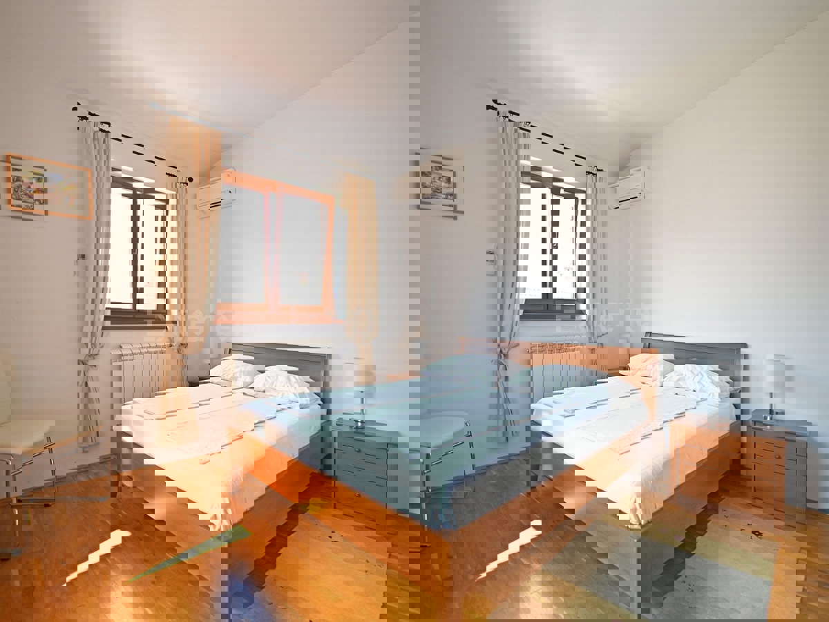 Villa con piscina - un connubio di stile e comfort vicino a Parenzo