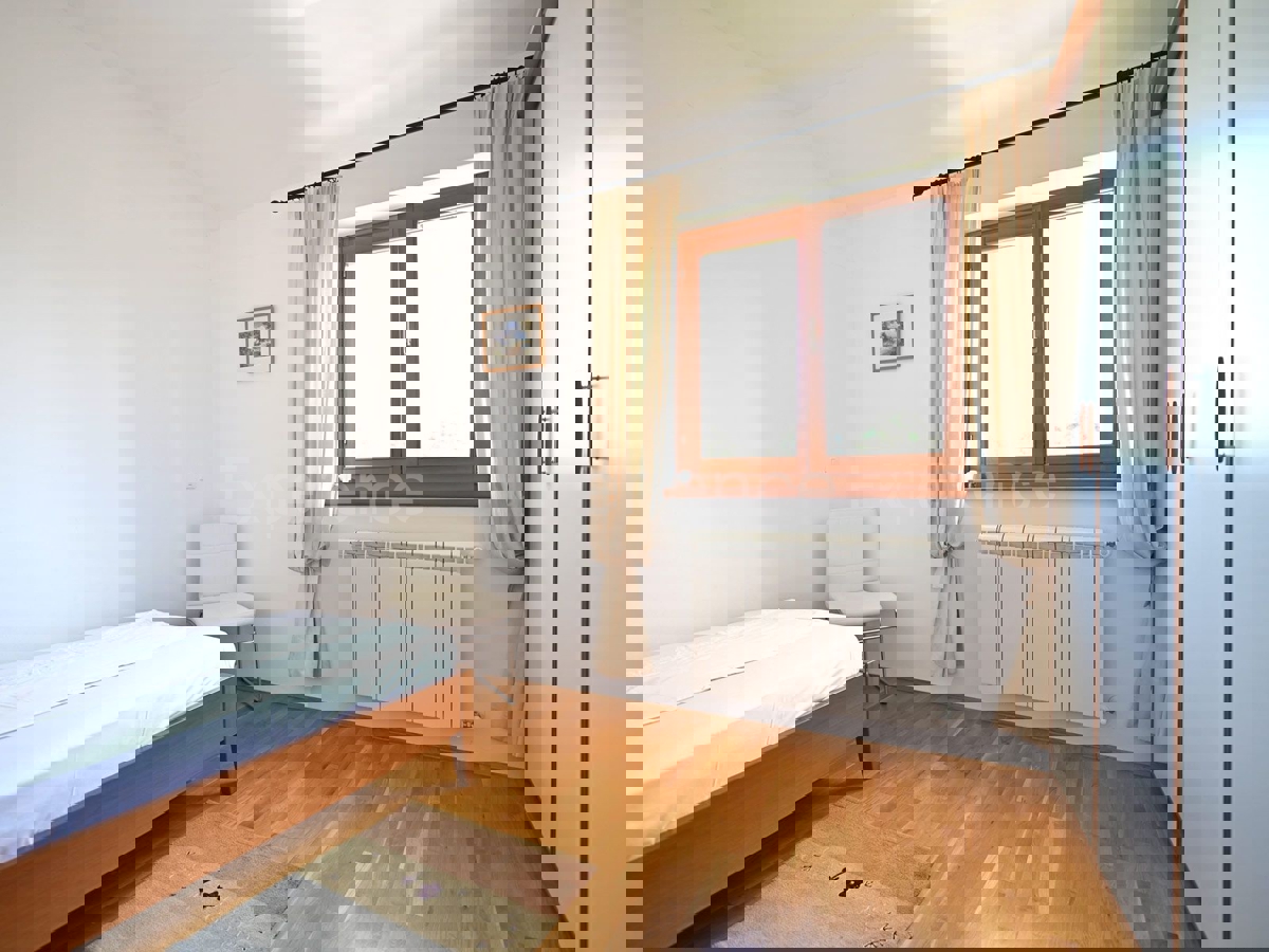 Villa con piscina - un connubio di stile e comfort vicino a Parenzo