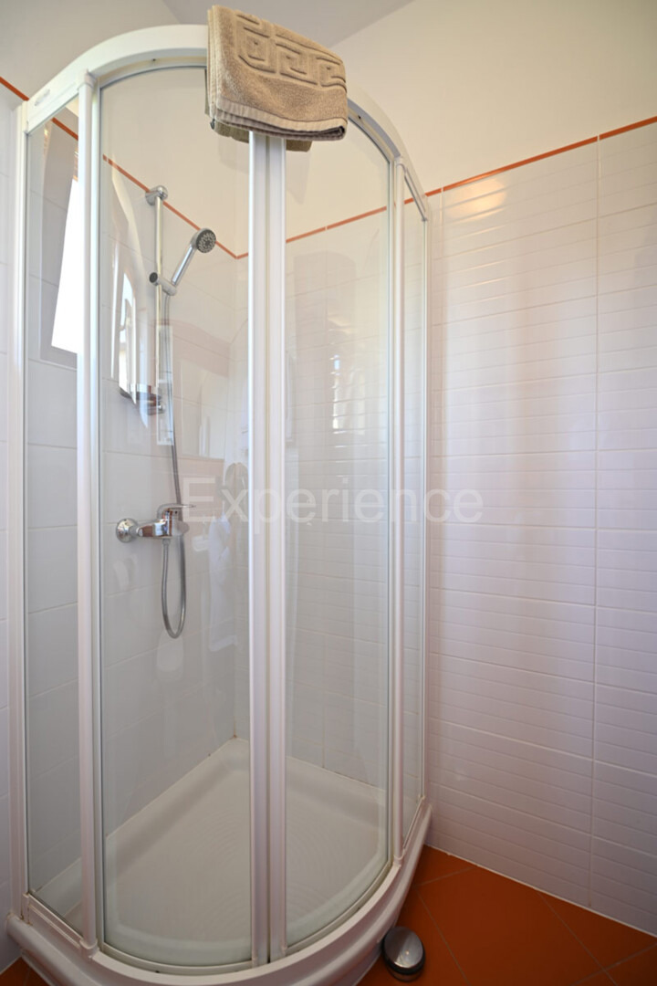 Villa con piscina - un connubio di stile e comfort vicino a Parenzo