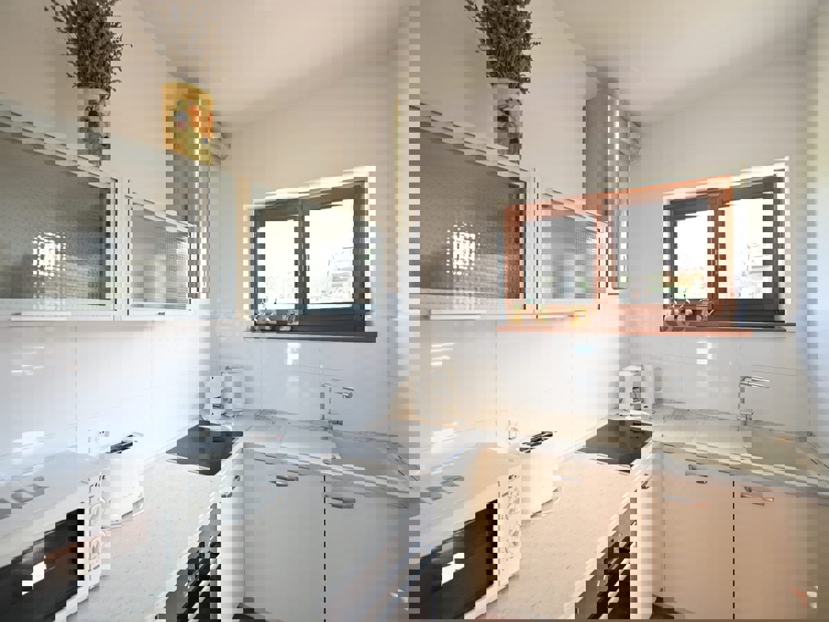 Villa con piscina - un connubio di stile e comfort vicino a Parenzo