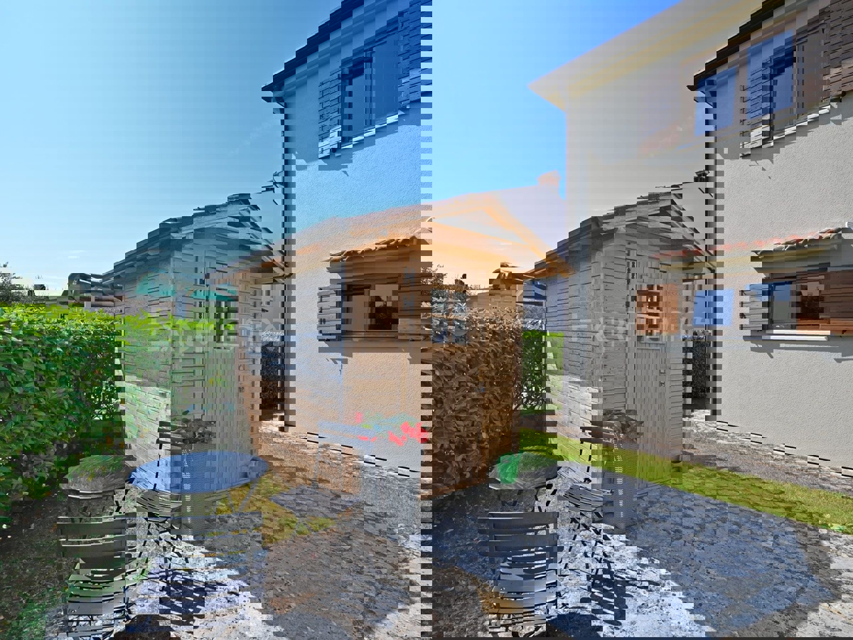 Villa con piscina - un connubio di stile e comfort vicino a Parenzo